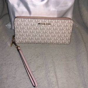 michael kors large logo continental wristlet